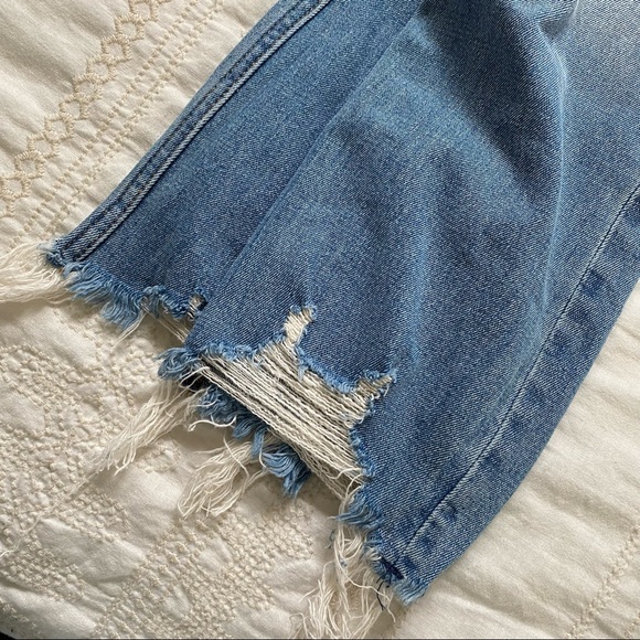 Medium-Wash BEACHY Abercrombie and Fitch jeans Size 25 🌊🌊🌊 NEVER WORN - Picture 6 of 9